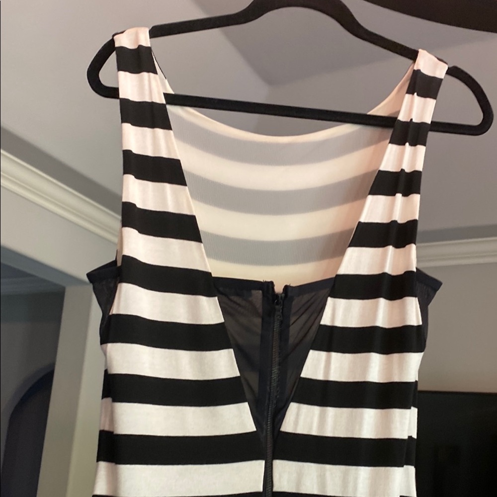 Alice and Olivia Black and White Striped Lined Sleeveless Dress - Picture 3 of 8